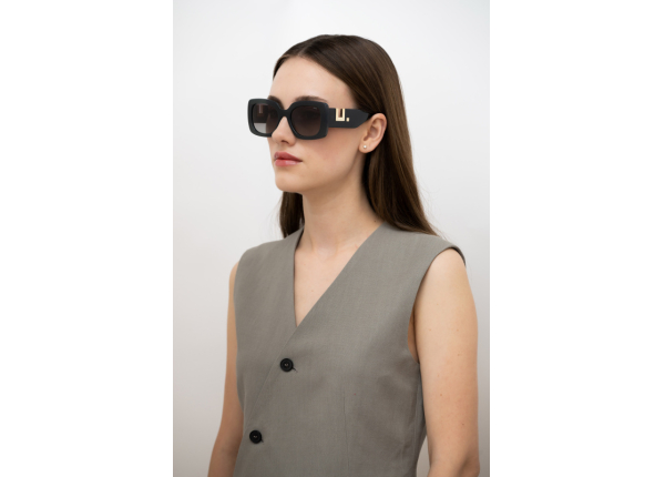 INVU IB22405B с чехлом 20201 Солнцезащитные очки 