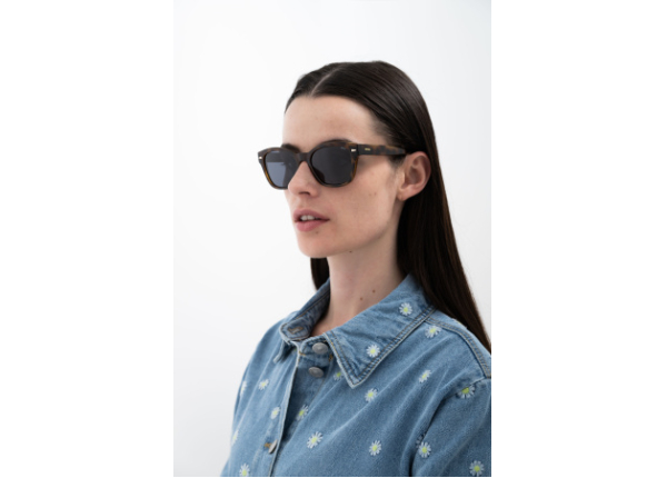 INVU IB22546B с чехлом 20201 Солнцезащитные очки