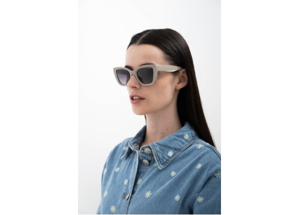 INVU IB22518C с чехлом 20201 Солнцезащитные очки