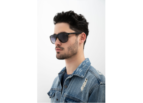 INVU IB22445E с чехлом 20201 Солнцезащитные очки 