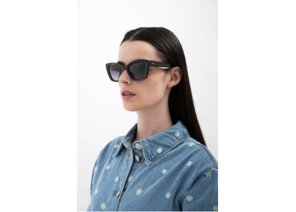 INVU IB22518B с чехлом 20201 Солнцезащитные очки